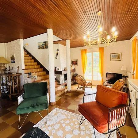 ヴィラ Piscine カルヴィ